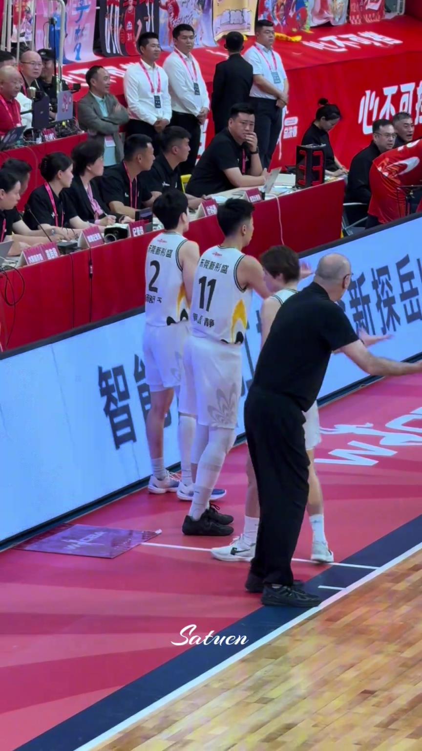 無奈的一家三口！絕望的教練，氣瘋了的皮總！