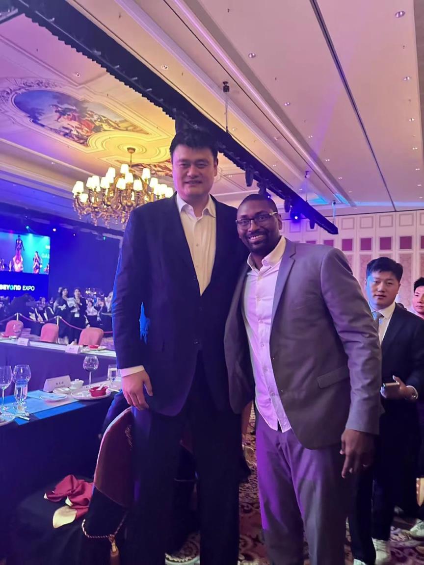 阿泰斯特曬與姚明合照：這是我最喜歡的隊友 姚?。?>
                                <div   id=