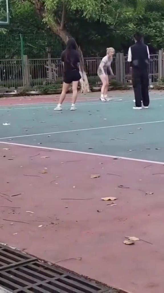 上來就背打女生的男人，真的活該沒有女朋友啊