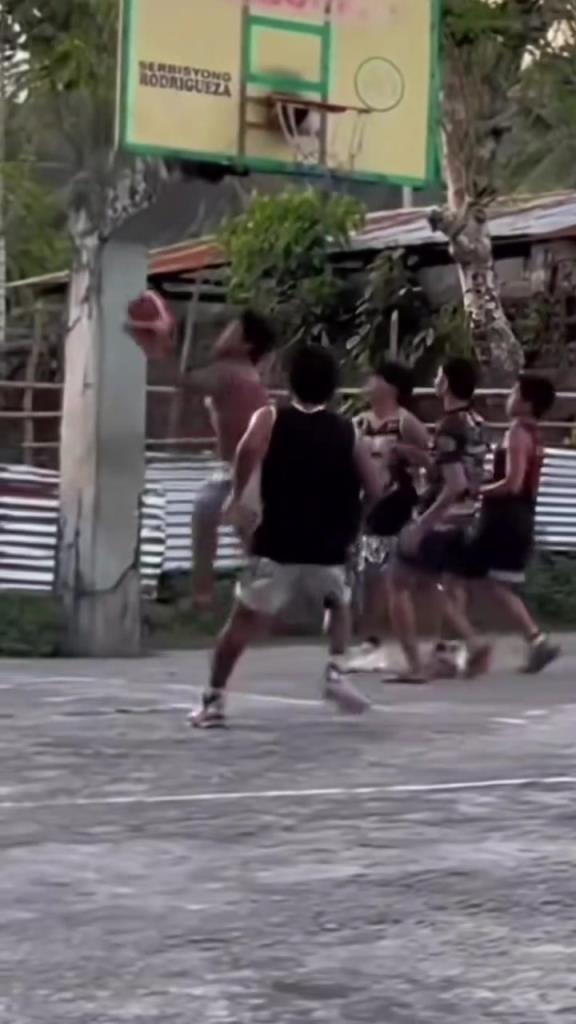 我都準(zhǔn)備好嘲笑他了，結(jié)果被他帥到了