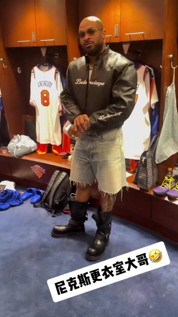 這身就有點看不懂了！“鞋王”塔克今日上腳大頭皮靴