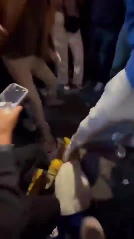 驚！尼克斯大勝步行者后，哈利伯頓遭主場球迷群毆