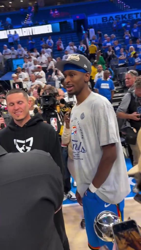 道理我都懂，但是為什么亞歷山大拿到MVP之后要掏襠